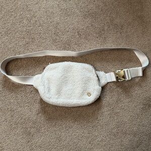 LULULEMON Everywhere Fleece Belt Bag